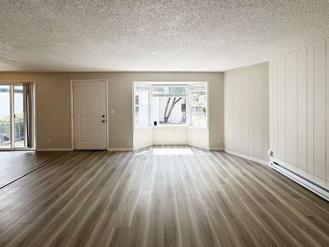 Building Photo - 1115 W 6th Ave