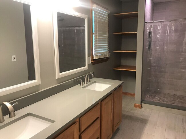 Building Photo - Stunning 3 Bedroom Home with Bonus Room