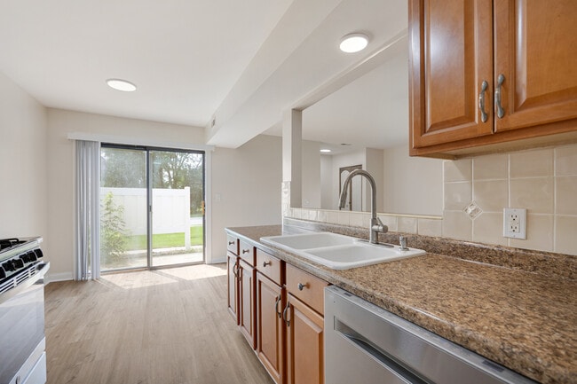 Building Photo - 40 N Waterford Dr