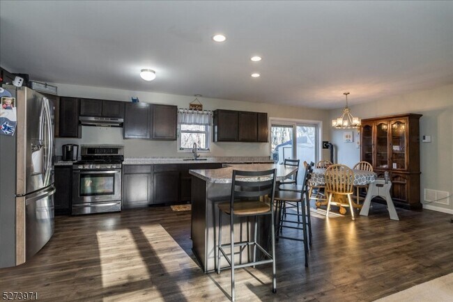 Building Photo - 153 Stag Hill Rd