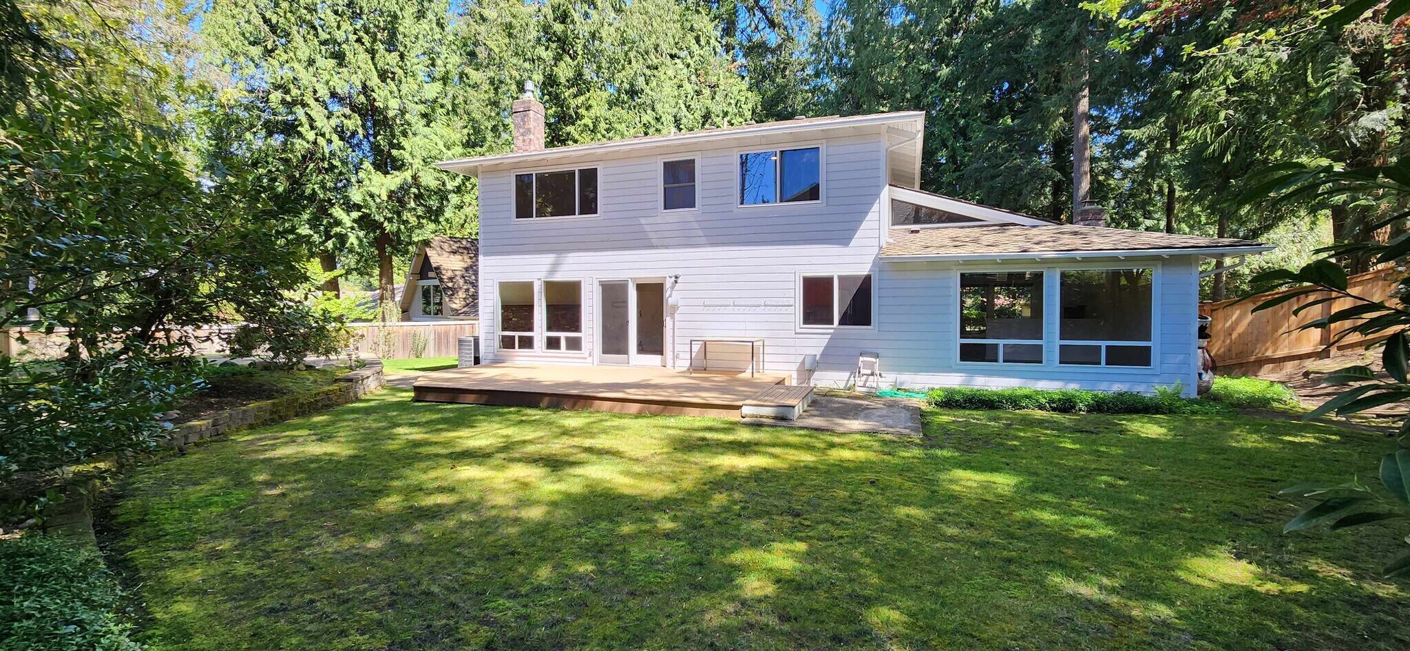 Building Photo - 2417 Sahalee Dr W