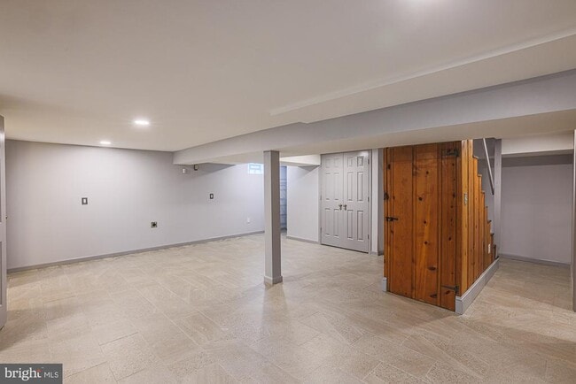 Building Photo - 2804 Hanson Ave