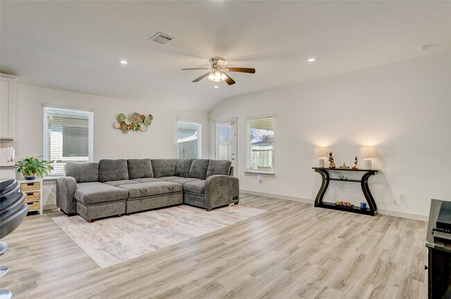 Building Photo - 7926 Murciana Dr