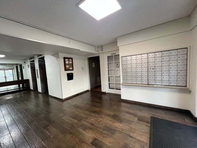 Building Photo - Beautiful 1/1/1 with Sunset Views