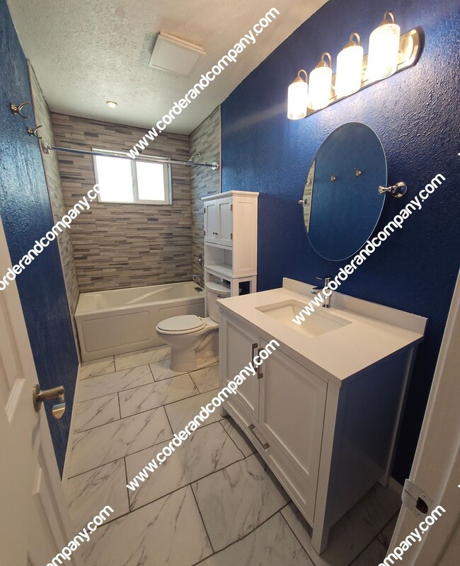 Building Photo - Nice 3 Bedroom, 2 Bathroom and 1,120 Sq Ft. Home Great Location in NE Heights.