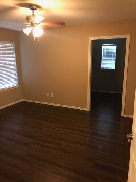 Building Photo - 4220 Castlegate Dr