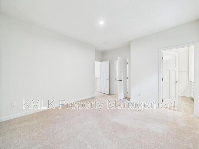 Building Photo - 844 Buckeye Dr