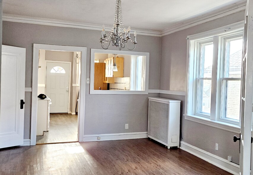 Dining room - 4820 S Keeler Ave