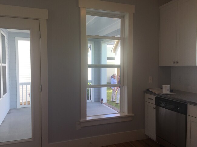 Building Photo - 428 Claremont Drive