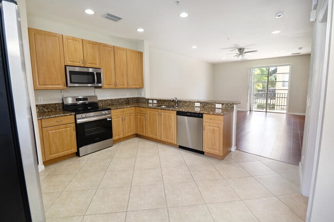 Building Photo - 143 Greenwich Cir