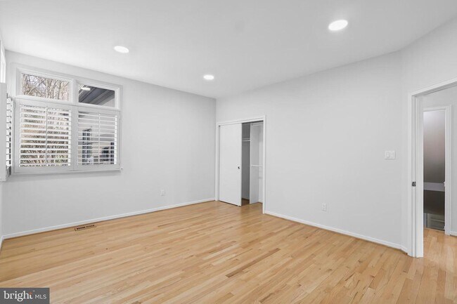 Building Photo - 1460 Waterfront Rd