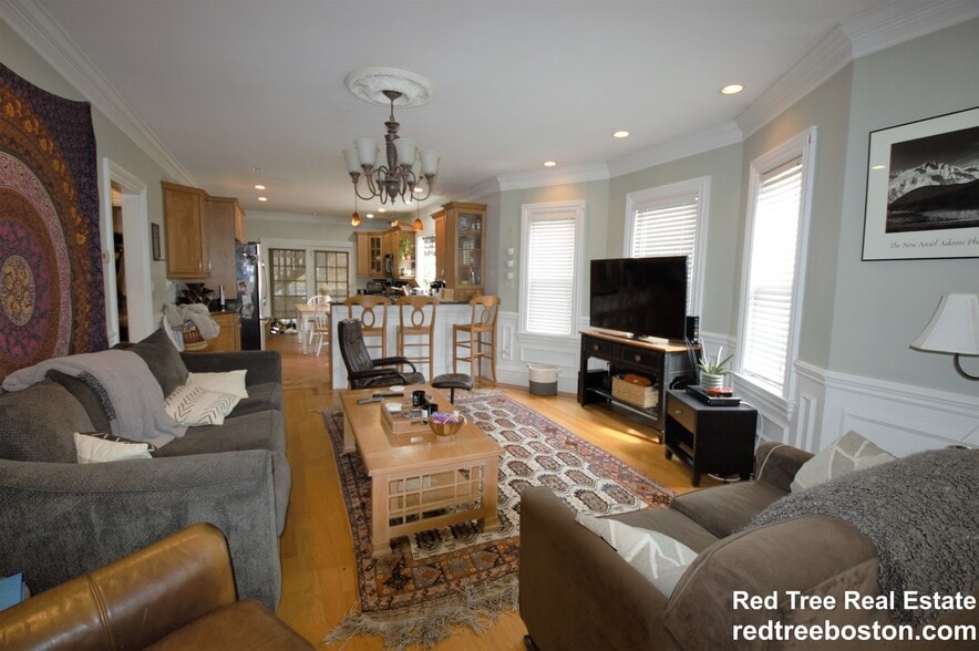 Building Photo - 55 Hobart St