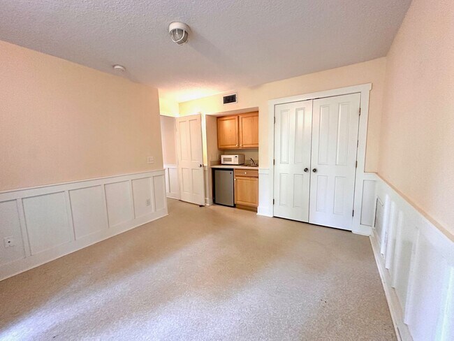 Building Photo - South End 3/2-Quiet, 2 bed/2 bath