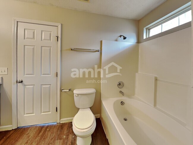 Building Photo - 884 Pin Oak Dr