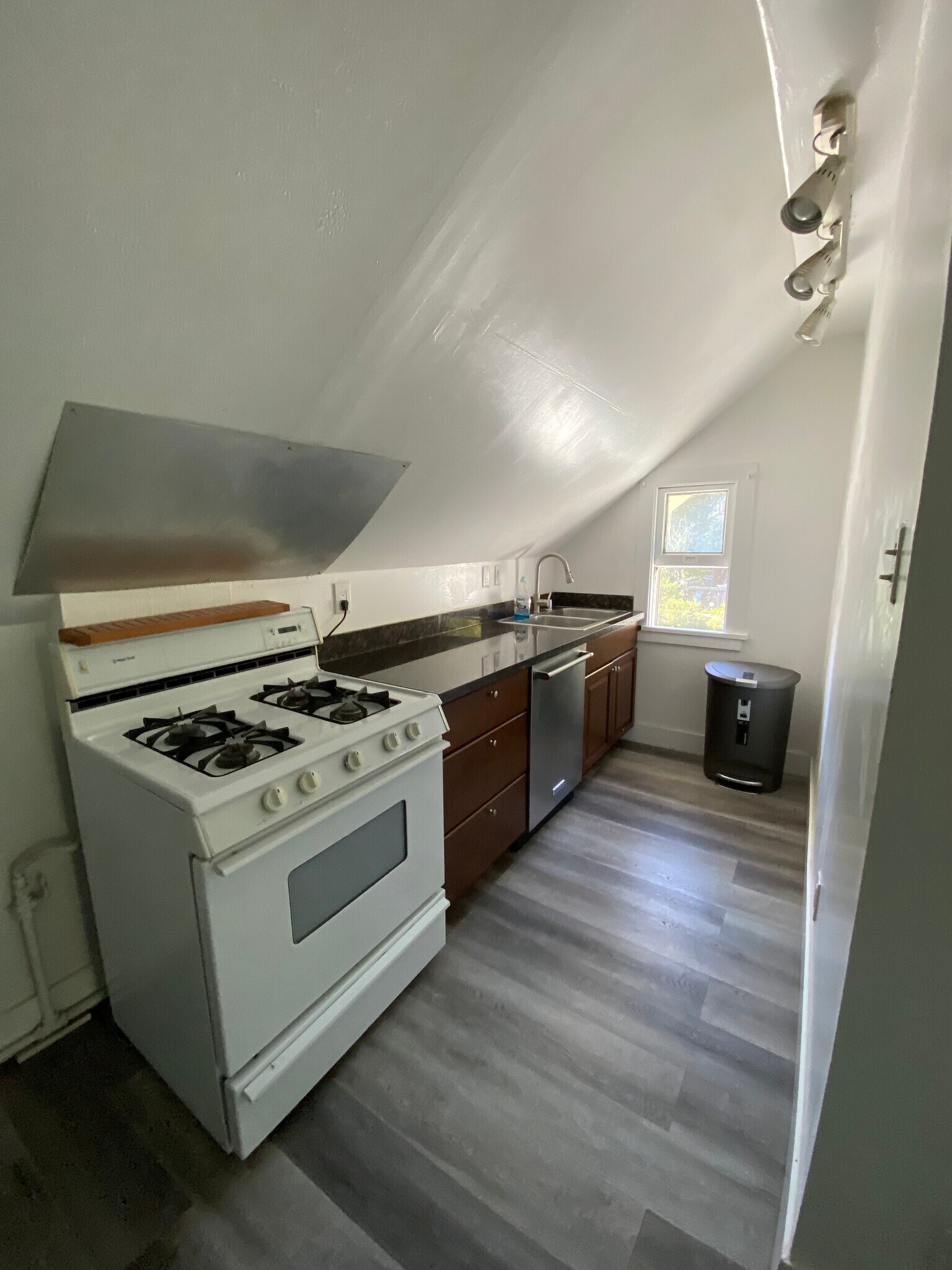 Building Photo - 2531 Ridge Rd