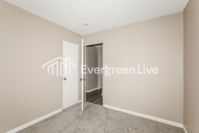 Building Photo - 3913 N Bolton Ave