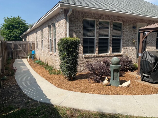 Building Photo - 4BR!! RARE opportunity to RENT at The Stab...