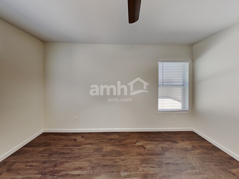 Building Photo - 34811 N 30th Ave