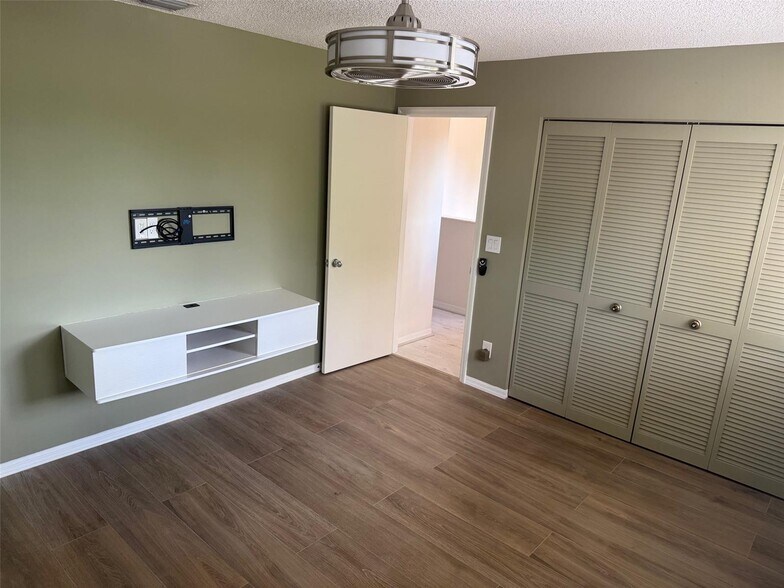 Building Photo - 1654 SW 109th Ter