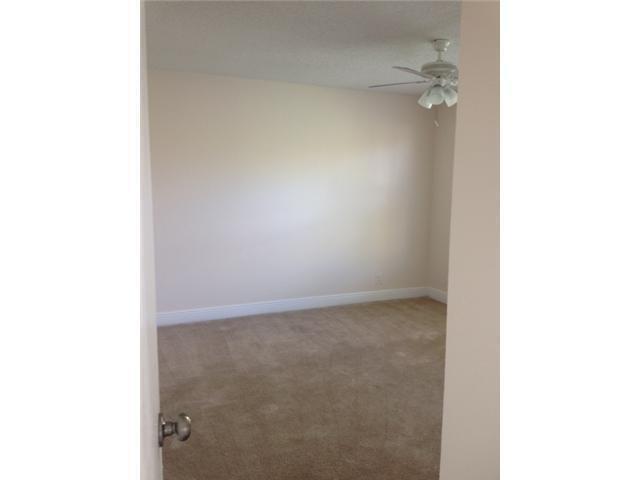 Building Photo - 1473 Lake Crystal Dr