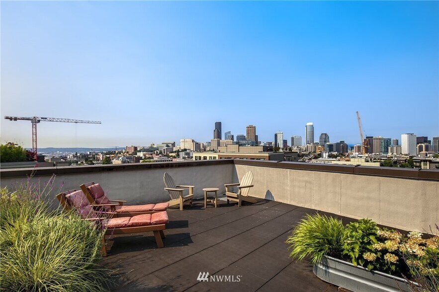 Building Photo - 1607 15th Ave
