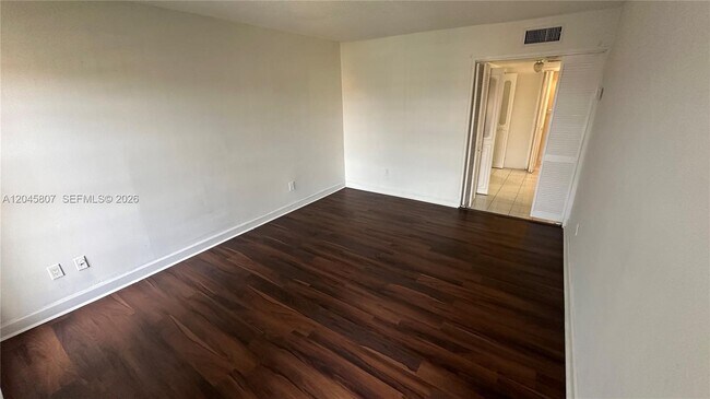Building Photo - 4848 NW 24th Ct