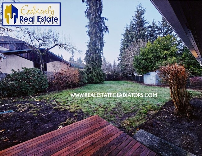 Building Photo - Pet Friendly Fresh 3 bed 2 bath with fully fenced yard