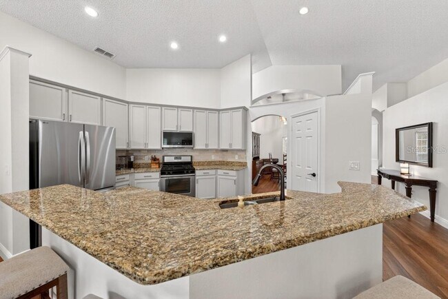 Building Photo - 5477 Glen Oak Pl