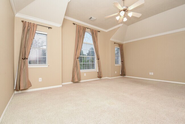 Building Photo - 6 S Burberry Park Cir