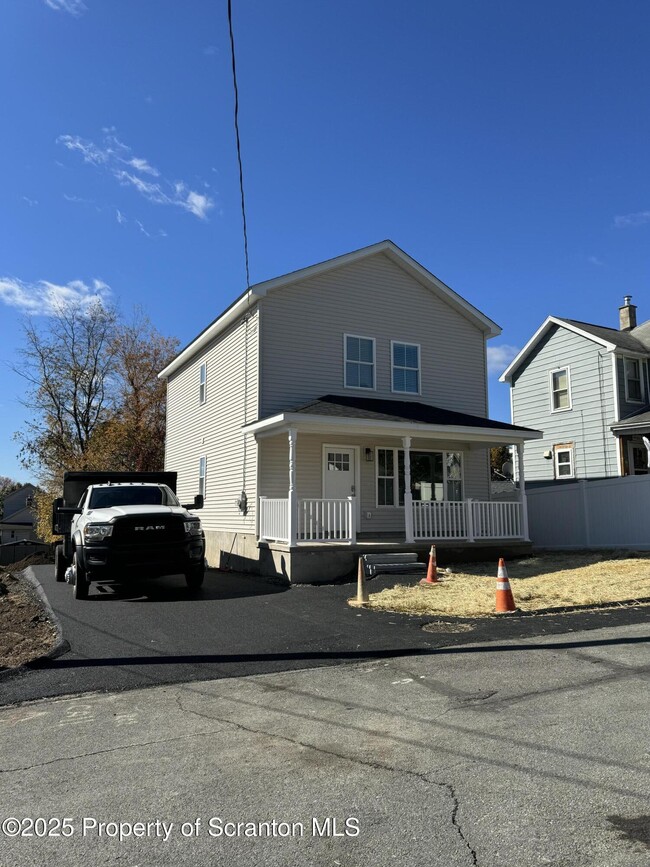 Primary Photo - 1112 Howell St