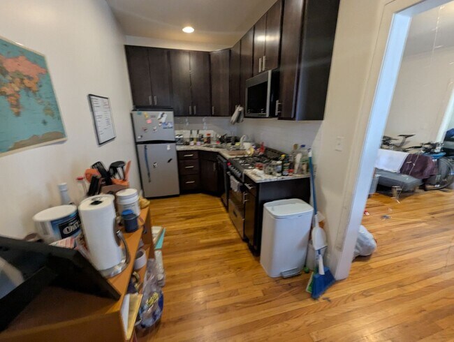 Building Photo - Renovated Studio in Heart of Rogers Park LUC