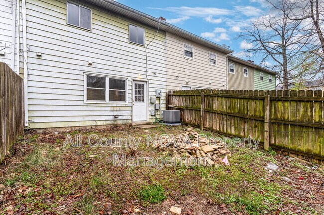 Building Photo - 906 Anvil Rd