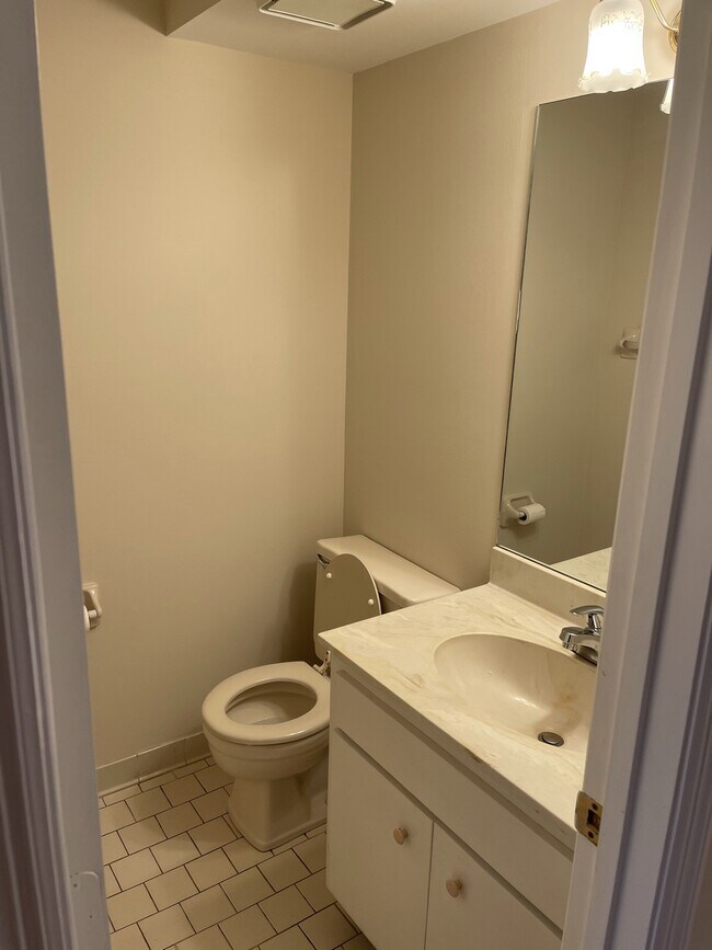 Building Photo - 2629 Blakemore Ave