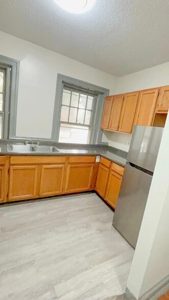 Building Photo - 928 Asylum Ave