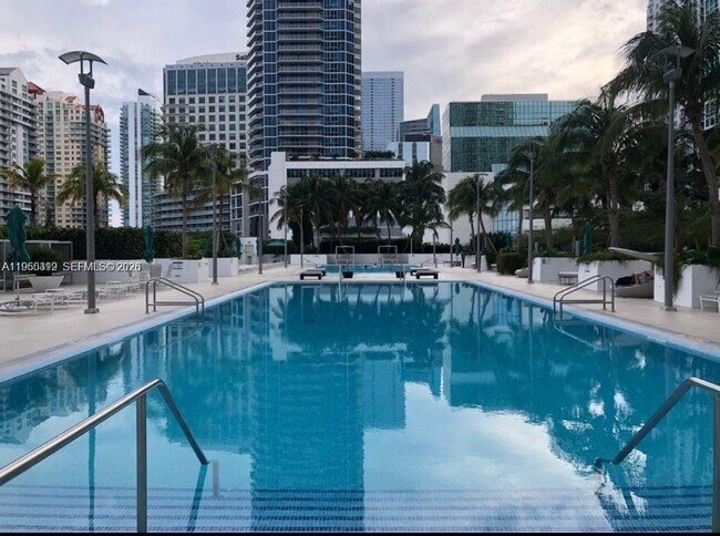 Building Photo - 950 Brickell Bay Dr