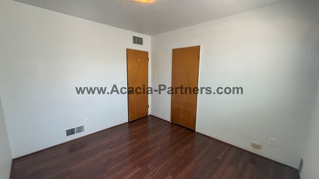 Building Photo - Three Bedroom Ranch Style Home