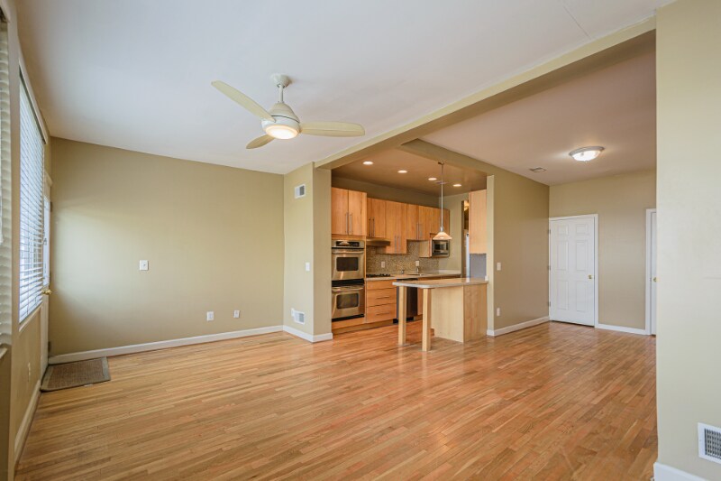 Building Photo - 611 Otis Pl NW