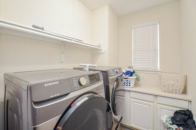 Building Photo - 18214 Lake Eagle Dr