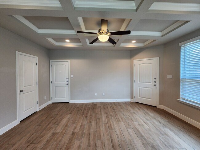 Building Photo - Large Fenced in Backyard in NBISD /Walk to Kraft Park /  Fridge Included  / Pet Friendly / Off Co...