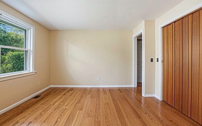 Building Photo - 51 Janet Cir