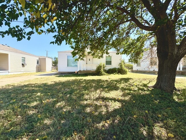 Building Photo - 1943 S Highland St