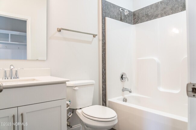 Building Photo - 176 Enfield Dr