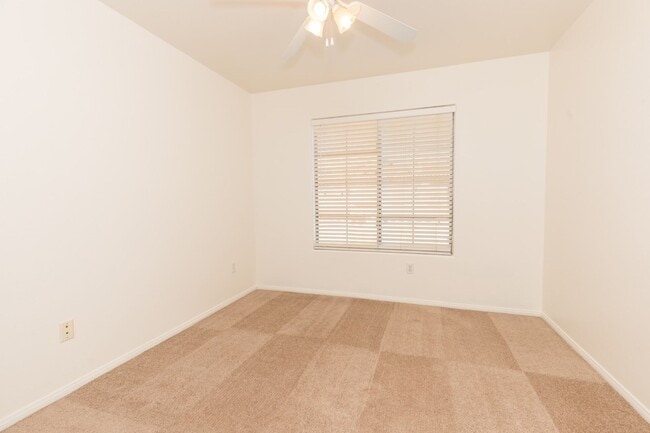 Building Photo - Available! 2 Bedroom Townhome inside Pacif...