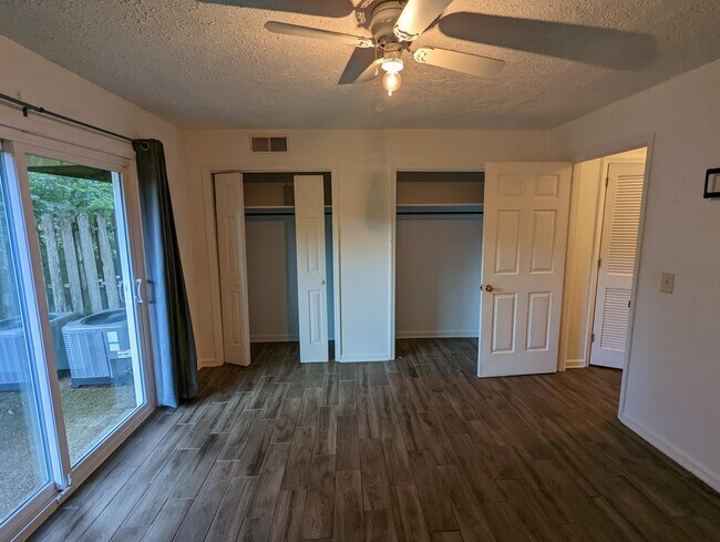 Building Photo - 215 Hickory Forge Dr