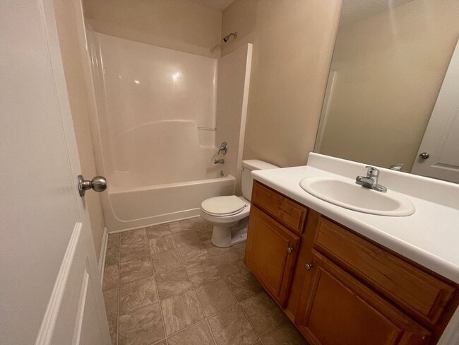 Building Photo - PRE-LEASING FOR AUGUST 2026!