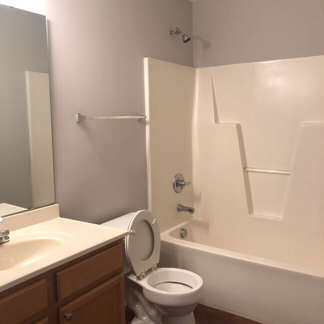 Building Photo - Amazing 3 Bedroom Home in North East Raleigh
