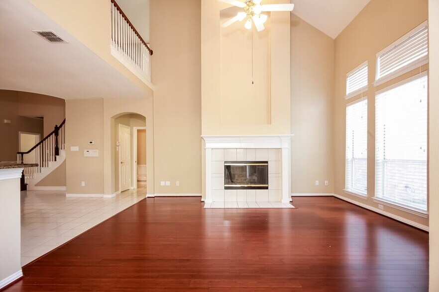 Building Photo - 4420 Vanderpool Dr