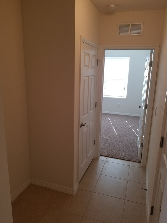 Building Photo - 220 SW 19th Terrace