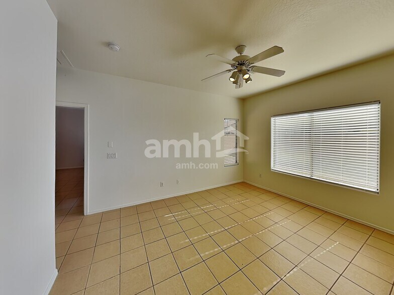 Building Photo - 8821 W Hilton Ave