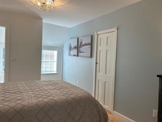 Building Photo - 9 Angle St